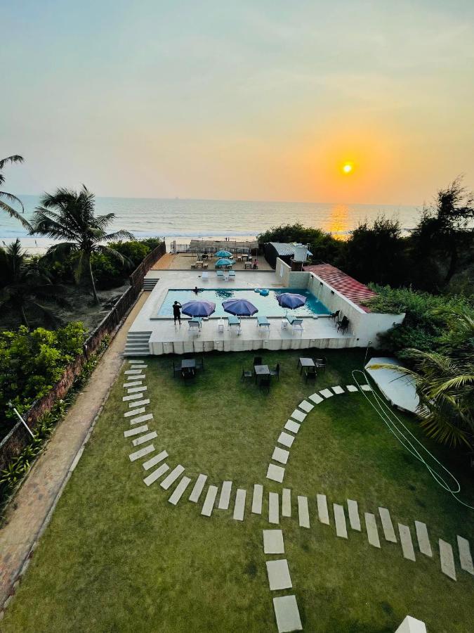 Kay'S By The Sea Hotel Ajgaon Bagian luar foto