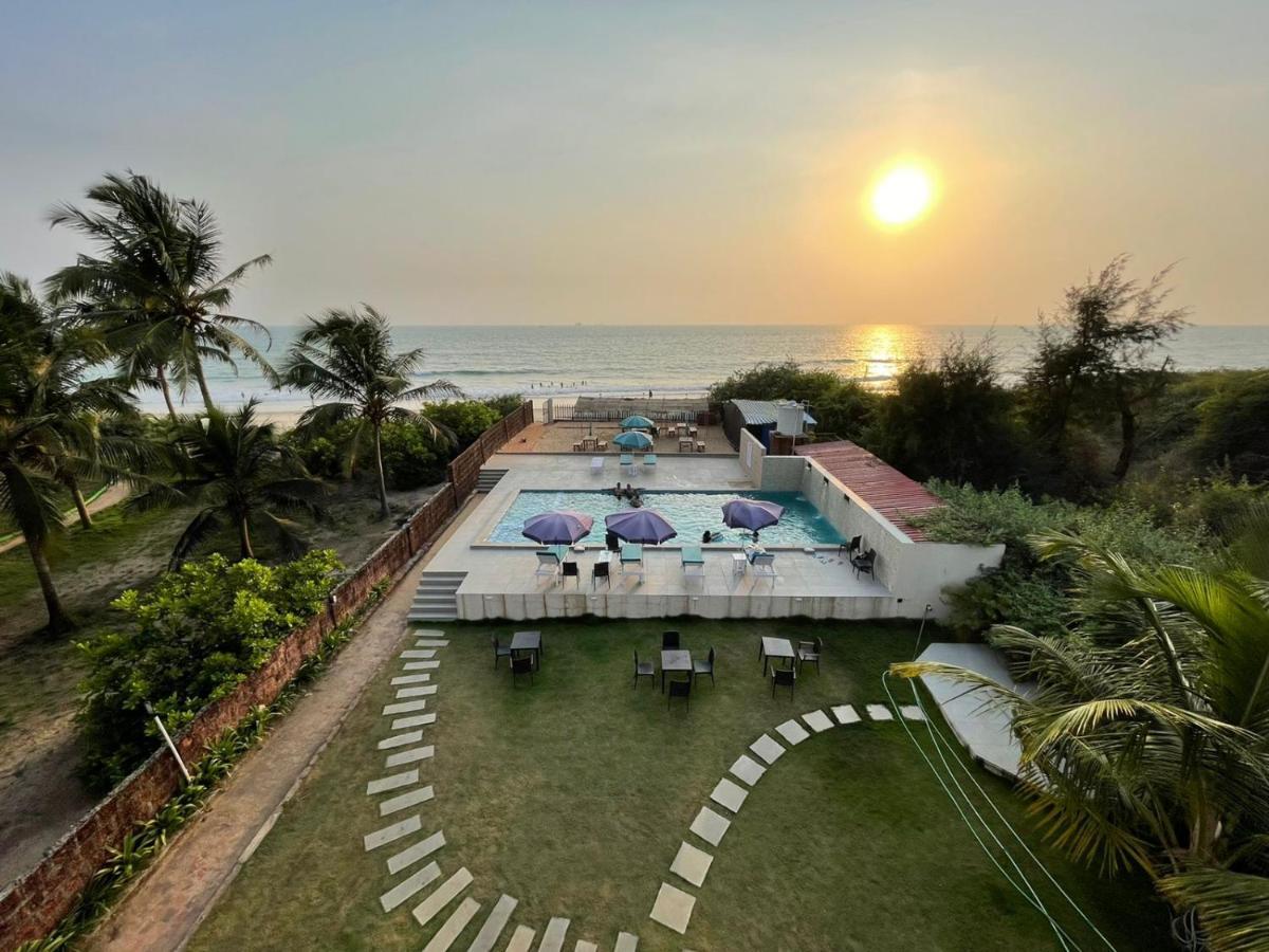 Kay'S By The Sea Hotel Ajgaon Bagian luar foto