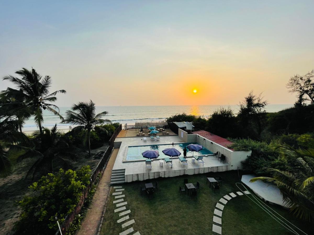 Kay'S By The Sea Hotel Ajgaon Bagian luar foto